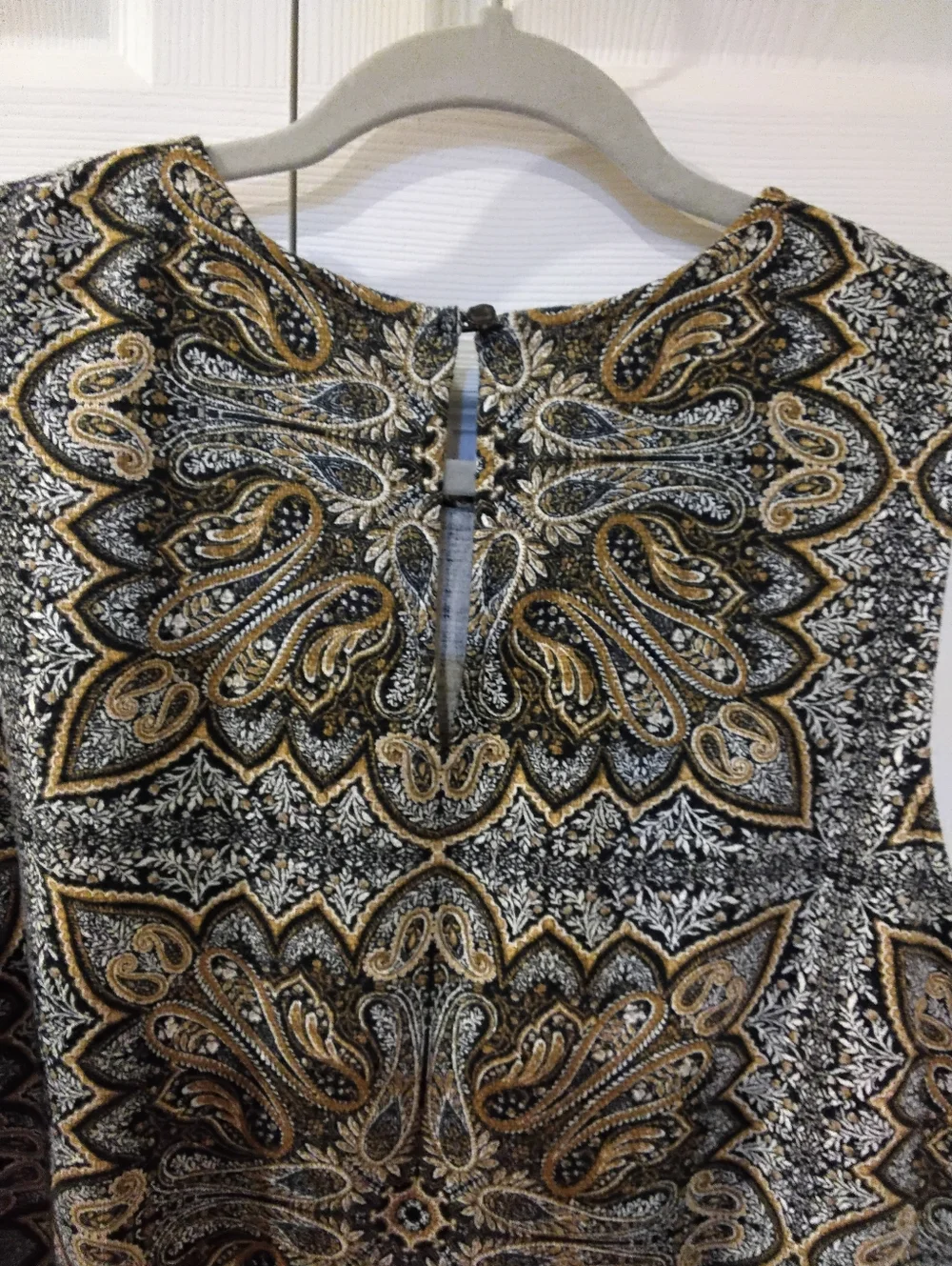 Beautiful Shift Dress - Picture 3 of 8
